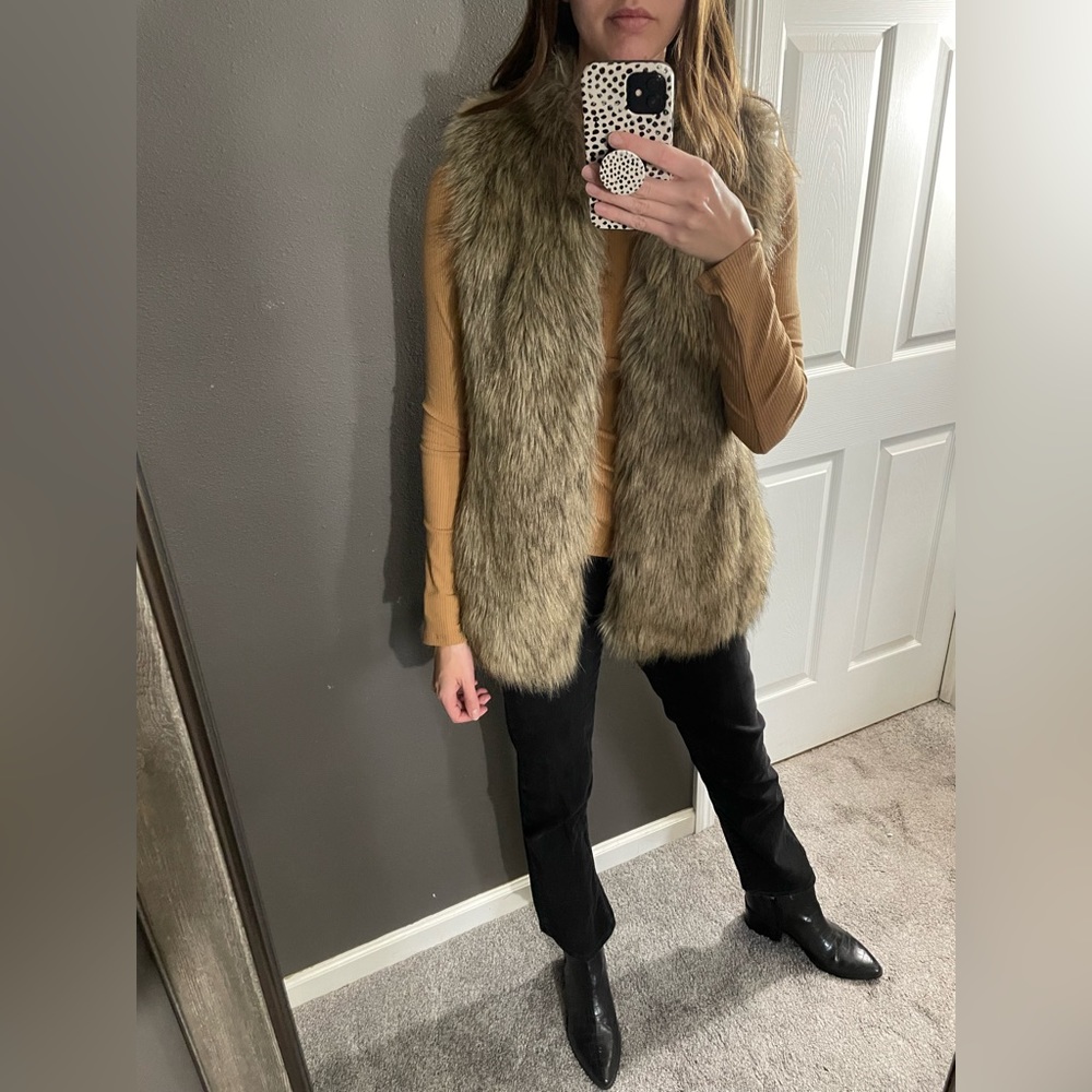 Banana Republic Faux Fur Vest - Picture 1 of 9